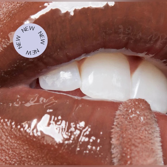 Nwt GLOSSYBOUNCE™
HIGH-SHINE HYDRATING LIP GLOSS OIL Push - Picture 2 of 5